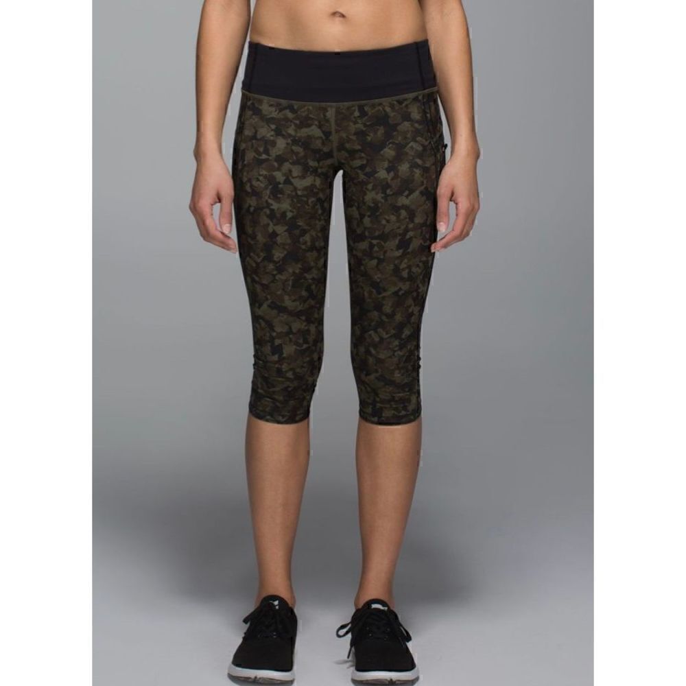 Lululemon Run: Top Speed Crop *Full-On Luxtreme
Mystic Jungle Fatigue Green Blac